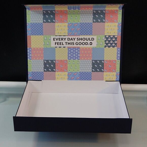 VINEYARD VINES Empty Box Magnetic Closure 15 1/4 x 11 .25 x 2.5 inch Gift Box - Picture 2 of 6